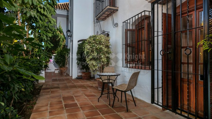 Stylish 2-bedroom apartment with terrace access and views - Apartment for sale in Señorio de Marbella, Marbella Golden Mile