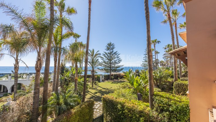 Gran propiedad en un complejo frente al mar - Apartamento en venta en Casa Nova, Marbella - Puerto Banus