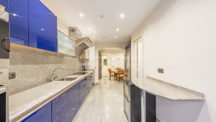 Great property in a seafront complex - Apartment for sale in Casa Nova, Marbella - Puerto Banus