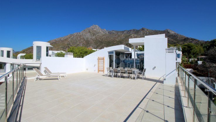 Maison de ville de style moderne à Meisho Hills - Villa Jumelée à vendre à Sierra Blanca, Marbella Golden Mile