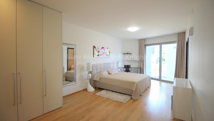Pareada de estilo moderno en Meisho Hills - Villa Pareada en venta en Sierra Blanca, Marbella Milla de Oro