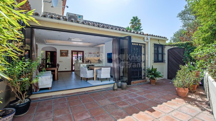 Villa with golf views - Villa for sale in El Herrojo, Benahavis