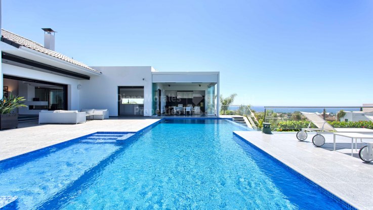 Casa de estilo moderno en Los Flamigos Golf - Villa en venta en Los Flamingos Golf, Benahavis