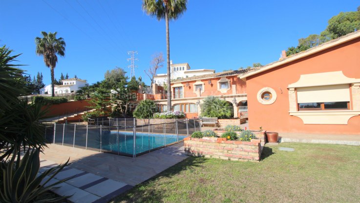 Elegante Finca in der Nähe von Golfplätzen - Villa zum Verkauf in Fuente del Espanto, Benahavis