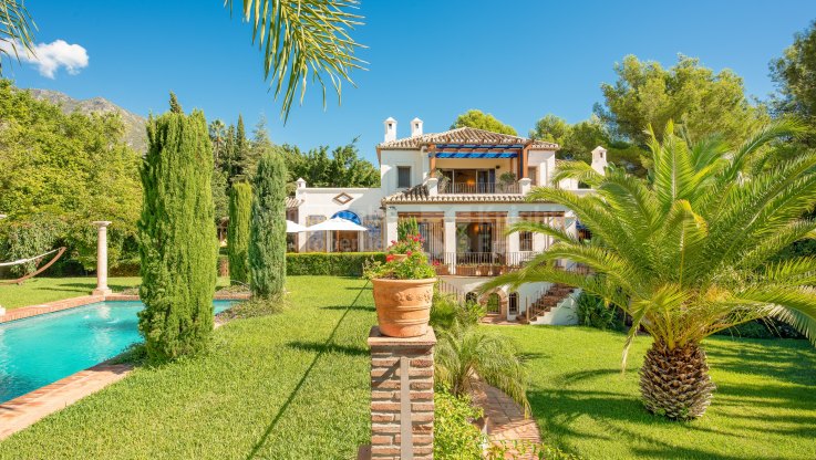 Traditional style villa with indoor pool in the Golden Mile - Villa for sale in Sierra Blanca, Marbella Golden Mile