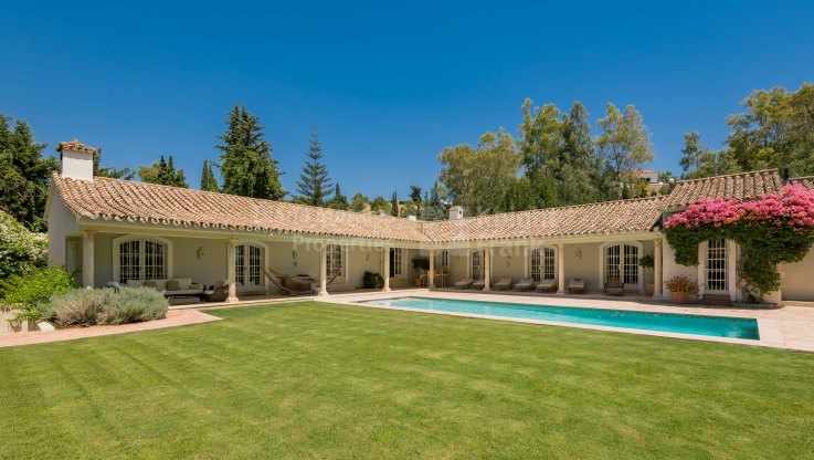 Enchanting villa with fantastic garden - Villa for sale in Fuente del Espanto, Benahavis