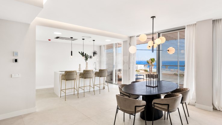 Emplacement splendide pour cet appartement penthouse en front de mer - Penthouse duplex à vendre à Estepona Playa, Estepona