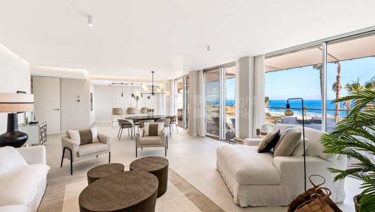 Perfect location for this beachfront penthouse - Duplex Penthouse for sale in Estepona Playa, Estepona