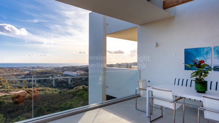 Fabulous three-bedroom flat with spectacular views - Apartment for sale in Benahavis
