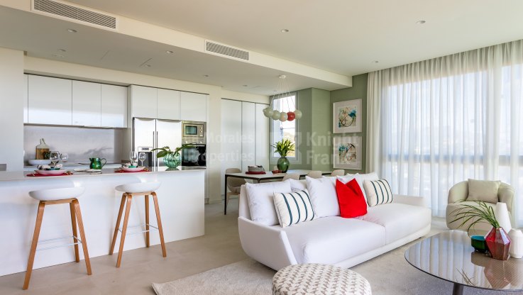 Fabuloso apartamento de tres dormitorios con vistas espectaculares - Apartamento en venta en Benahavis