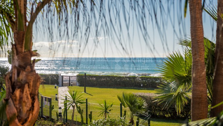 Bajo en Excepcional Ubicación Frente a la Playa - Apartamento Planta Baja en venta en Los Monteros, Marbella Este