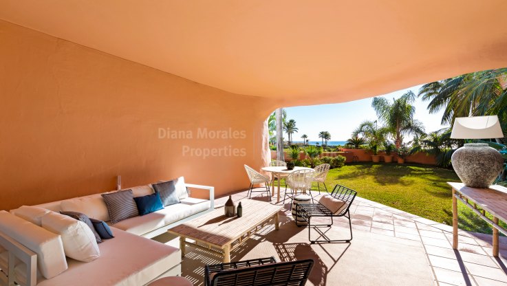 Appartement au rez-de-chaussée dans un emplacement exceptionnel en bord de mer - Appartement rez de chaussée à vendre à Los Monteros, Marbella Est
