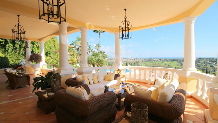 Villa exposée au sud, près du terrain de golf d'El Paraiso - Villa à vendre à Paraiso Alto, Benahavis