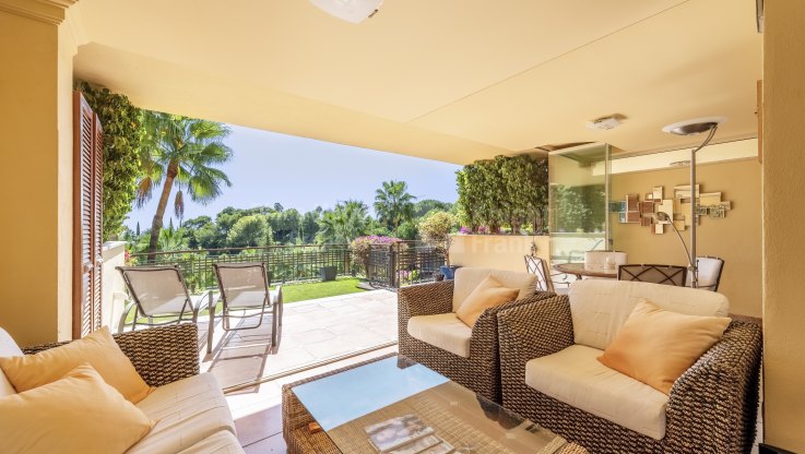 Wohnung mit Garten in ruhiger Lage in Marbella - Erdgeschosswohnung zum Verkauf in Condado de Sierra Blanca, Marbella Goldene Meile