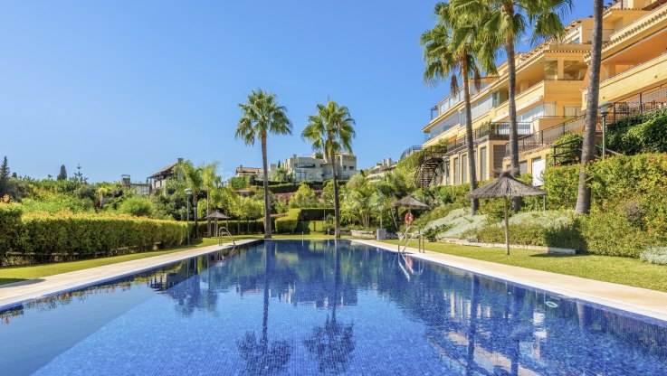 Wohnung mit Garten in ruhiger Lage in Marbella - Erdgeschosswohnung zum Verkauf in Condado de Sierra Blanca, Marbella Goldene Meile