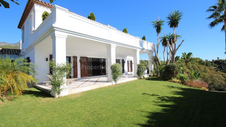 Distinguida villa en comunidad cerrada - Villa en Monte Paraiso Country Club, Marbella Milla de Oro