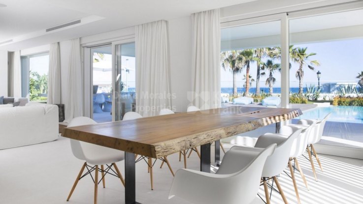 Villa en primera línea de playa para alquiler - Villa en alquiler en Milla de Oro junto a la playa, Marbella Milla de Oro