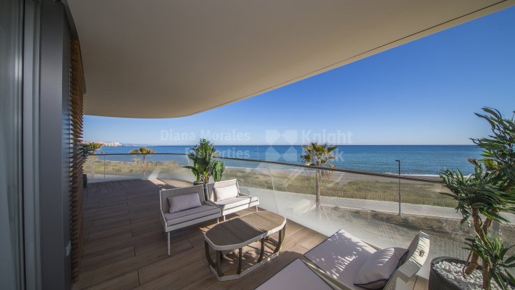 Wohnung erste Linie zum Meer - Wohnung zum Verkauf in Estepona Playa, Estepona