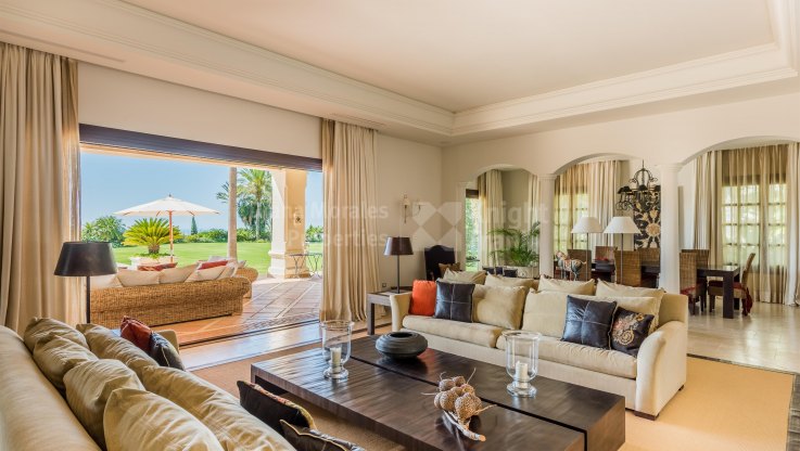 Elegant residence with panoramic views - Villa for sale in Marbella Hill Club, Marbella Golden Mile