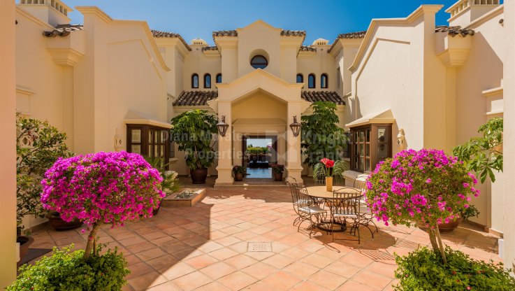 Elegant residence with panoramic views - Villa for sale in Marbella Hill Club, Marbella Golden Mile