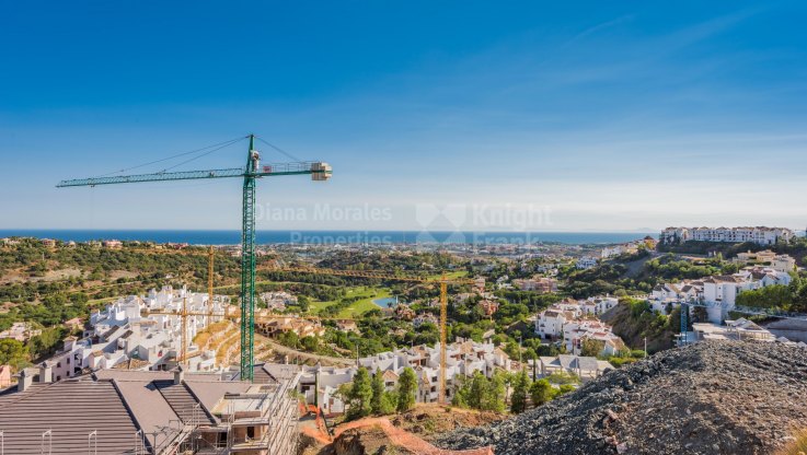 Great location and seaviews - Plot for sale in La Reserva de Alcuzcuz, Benahavis