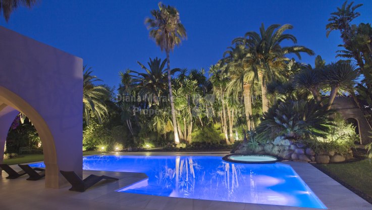 Unique and beautifully designed Andalusian Riad, 100mts from the beach - Villa for sale in Casasola, Estepona