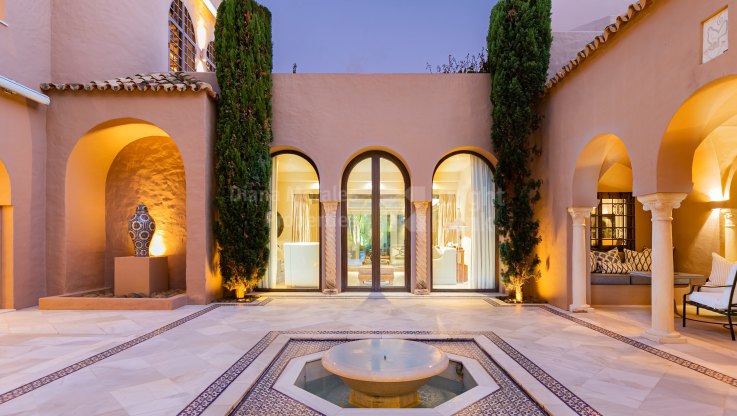 Einzigartiges und wunderschön gestaltetes andalusisches Riad, 100m vom Strand entfernt - Villa zum Verkauf in Casasola, Estepona