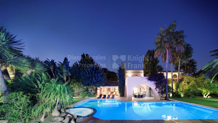 Einzigartiges und wunderschön gestaltetes andalusisches Riad, 100m vom Strand entfernt - Villa zum Verkauf in Casasola, Estepona