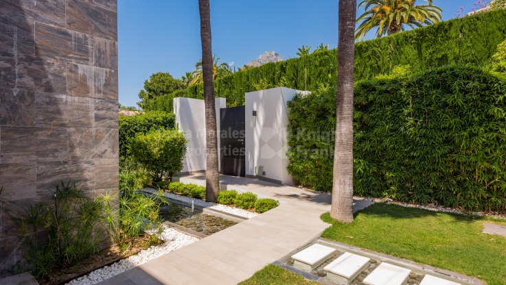 Preciosa Villa moderna con vistas al mar - Villa en venta en Rocio de Nagüeles, Marbella Milla de Oro