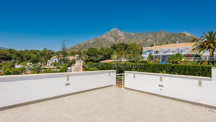 Preciosa Villa moderna con vistas al mar - Villa en venta en Rocio de Nagüeles, Marbella Milla de Oro