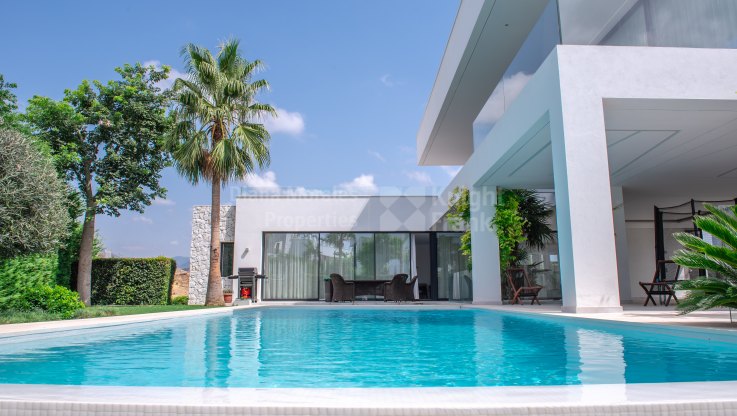 Casa a estrenar de diseño moderno, en complejo cerrado - Villa en venta en La Alqueria, Benahavis
