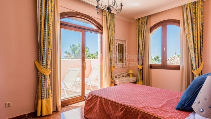 Chalet de 6 dormitorios a corta distancia de Puerto Banus - Villa en venta en Nueva Andalucia