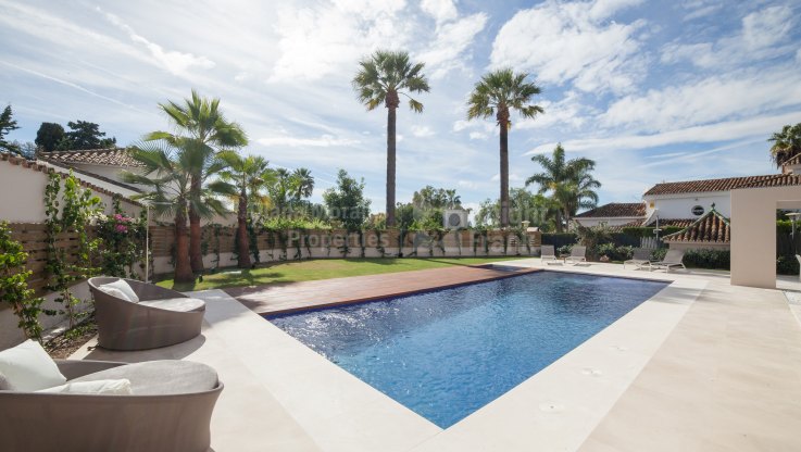 Villa in Prestigious Gated Urbanization - Villa for sale in Beach Side Golden Mile, Marbella Golden Mile