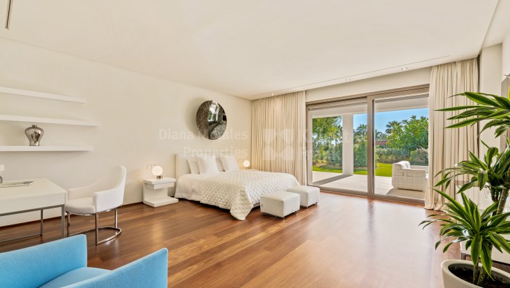 Perfect location for a villa in gated community - Villa for sale in La Quinta de Sierra Blanca, Marbella Golden Mile