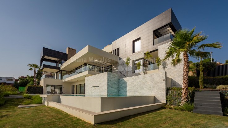 Espectacular villa moderna a estrenar - Villa en venta en La Alqueria, Benahavis