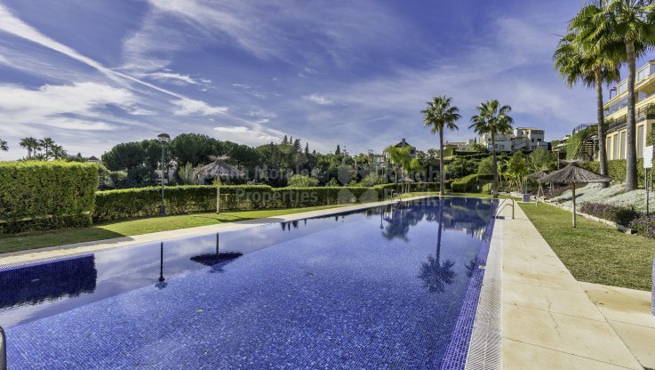 Ático con vistas al mar y zonas verdes - Atico en venta en Condado de Sierra Blanca, Marbella Milla de Oro