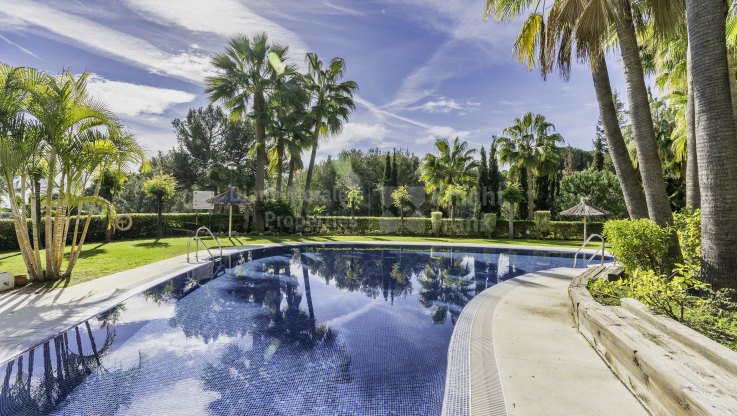 Ático con vistas al mar y zonas verdes - Atico en venta en Condado de Sierra Blanca, Marbella Milla de Oro