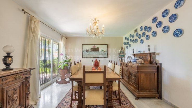 Family Villa in Quiet Gated Community - Villa for sale in Bel Air, Estepona