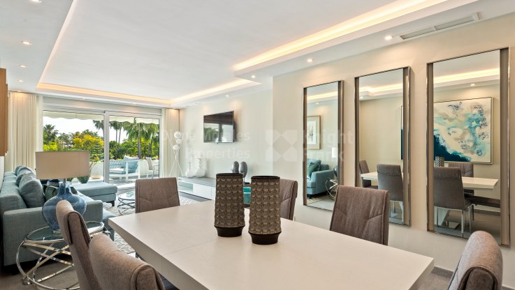 Espléndido apartamento en primera línea de golf con seguridad 24h - Apartamento en venta en Los Granados Golf, Nueva Andalucia