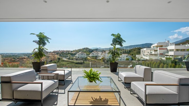 Villa zum Verkauf mit Panoramablick in bewachter Urbanisation - Villa zum Verkauf in Nueva Andalucia