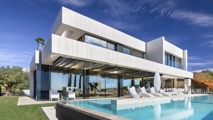 Avantgardistisches Design mit dem Golf - Villa zum Verkauf in Cala de Mijas, Mijas Costa