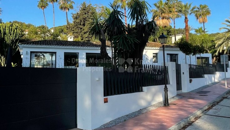 Villa rénovée dans un quartier calme et résidentiel - Villa à vendre à Las Brisas, Nueva Andalucia