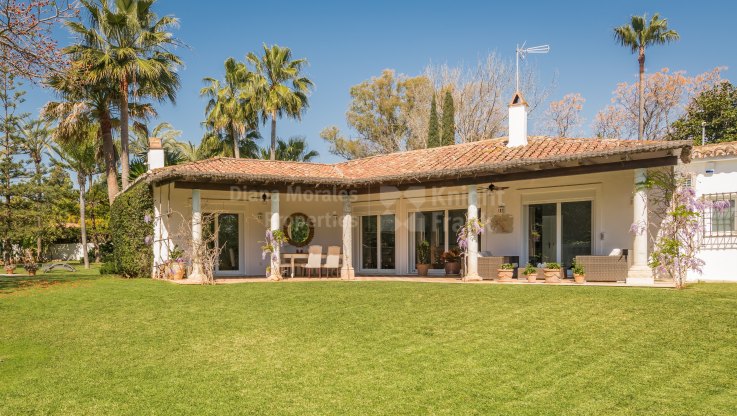 Villa de una sola planta junto a la playa - Villa en venta en Guadalmina Baja, San Pedro de Alcantara