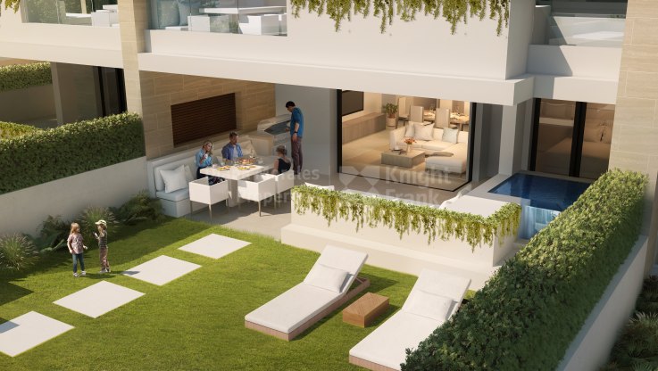 Сказочная квартира на первом этаже с частным садом на первой линии моря - Апартамент на нижнем этаже на продажу в New Golden Mile, Эстепона