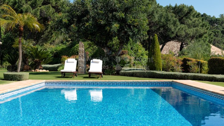 Traditional style villa within privileged mountain retreat - Villa for sale in La Zagaleta, Benahavis