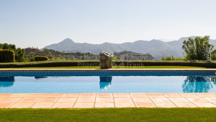 Villa im traditionellen Stil in einem privilegierten Bergdorf - Villa zum Verkauf in La Zagaleta, Benahavis