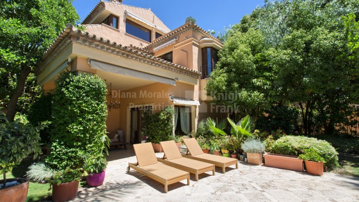 Villa muy privada en Altos de Puente Romano - Villa en venta en Altos de Puente Romano, Marbella Milla de Oro