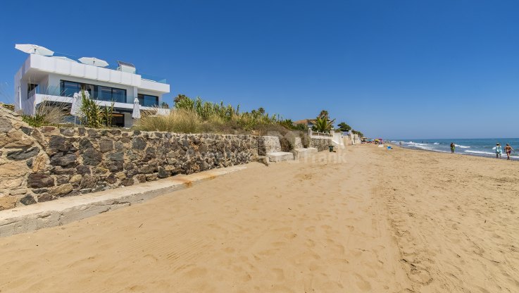 Costabella, Casa de Estilo Contemporáneo junto a la playa