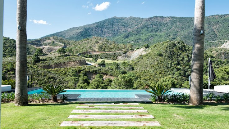 Расслабляющая вилла с видом на горы и долину - Вилла на продажу в La Zagaleta, Бенахавис