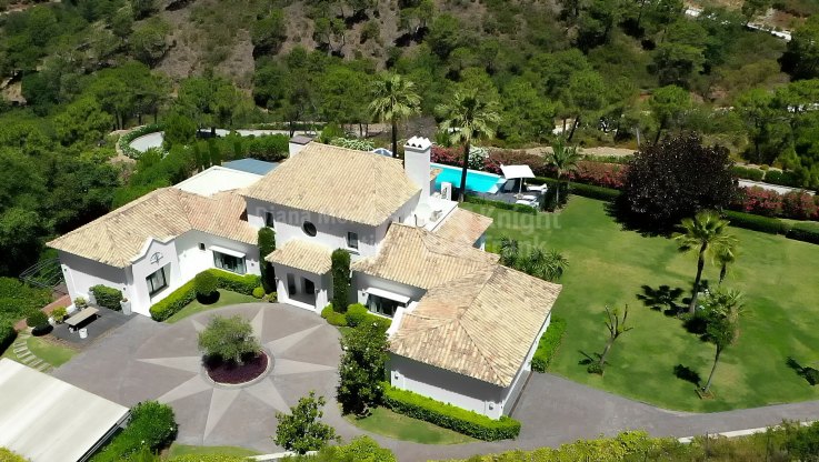 Villa relaxante avec vue sur la montagne et la vallée - Villa à vendre à La Zagaleta, Benahavis